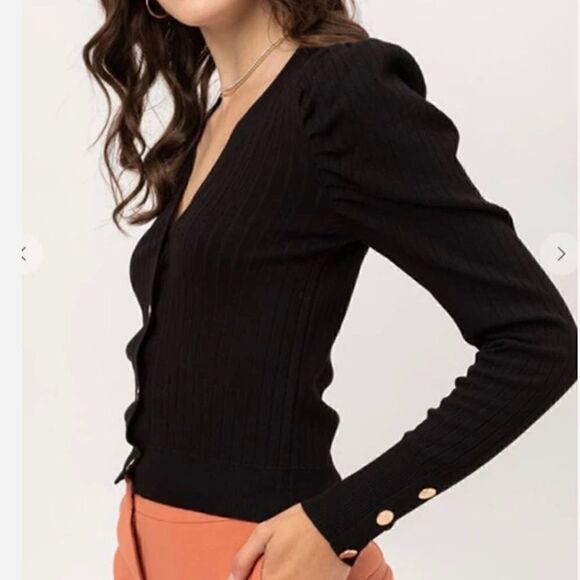 Love tree V-neck puff sleeves button up top size medium - Picture 1 of 9